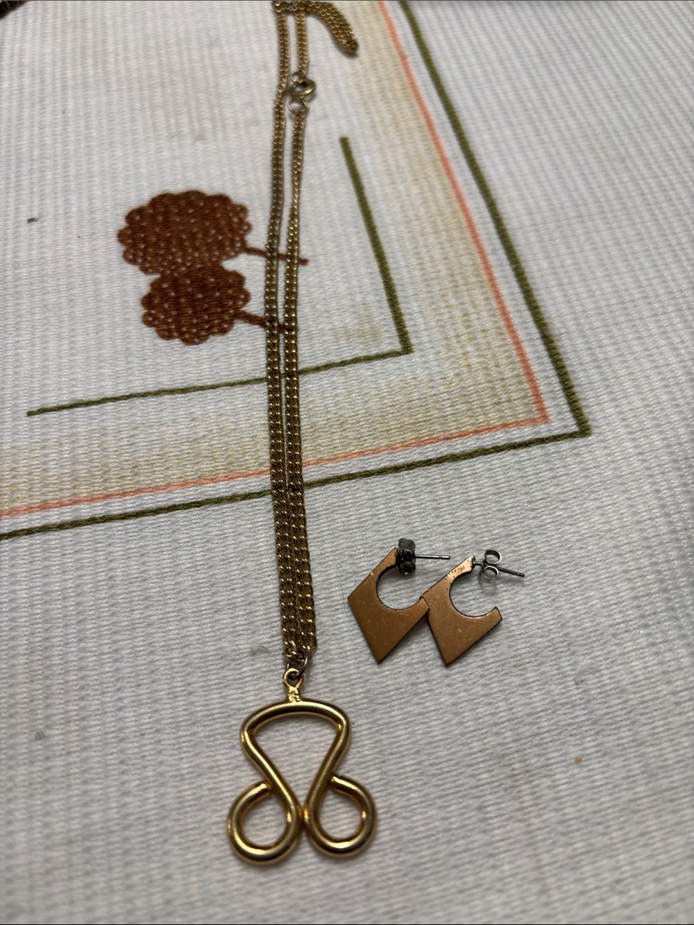 Gold Tone Loop Pendant Necklace with Geometric Earrings Set